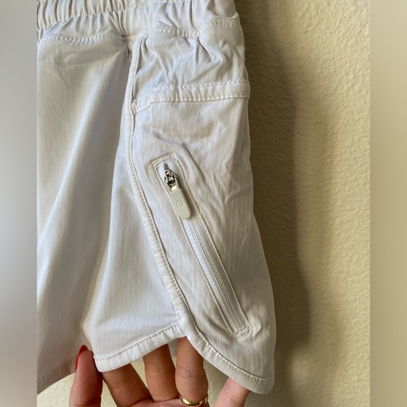 EUC Lululemon Tracker Low-Rise Lined Short 4" in White (Size:12) - Picture 7 of 14